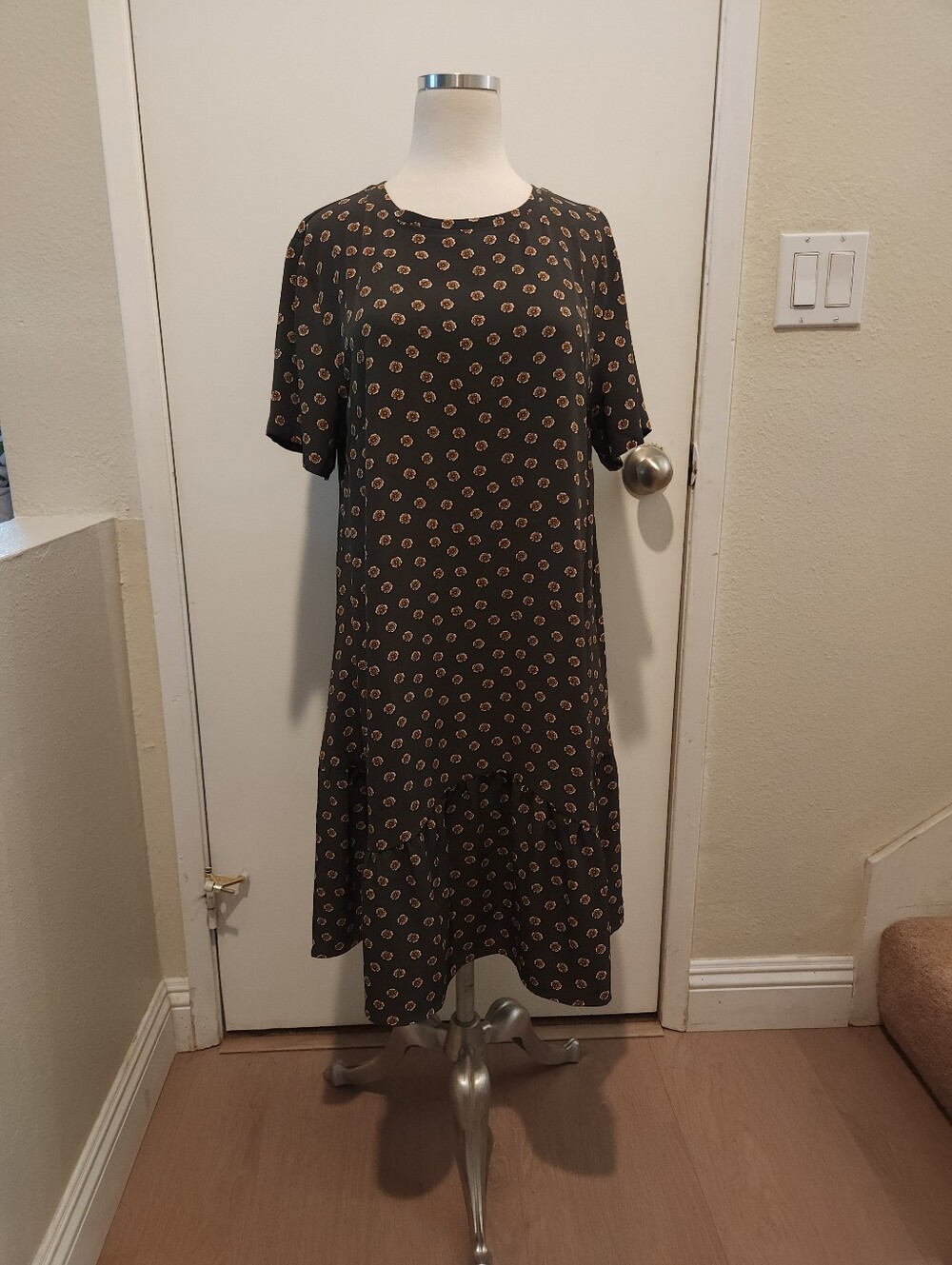Black Floral Drop-Waist Midi Dress - Casual Everyday